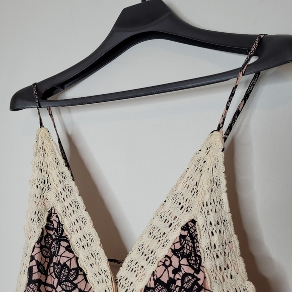 Win-Win Apparel Pink Floral Lace Knit Romper - Picture 8 of 12